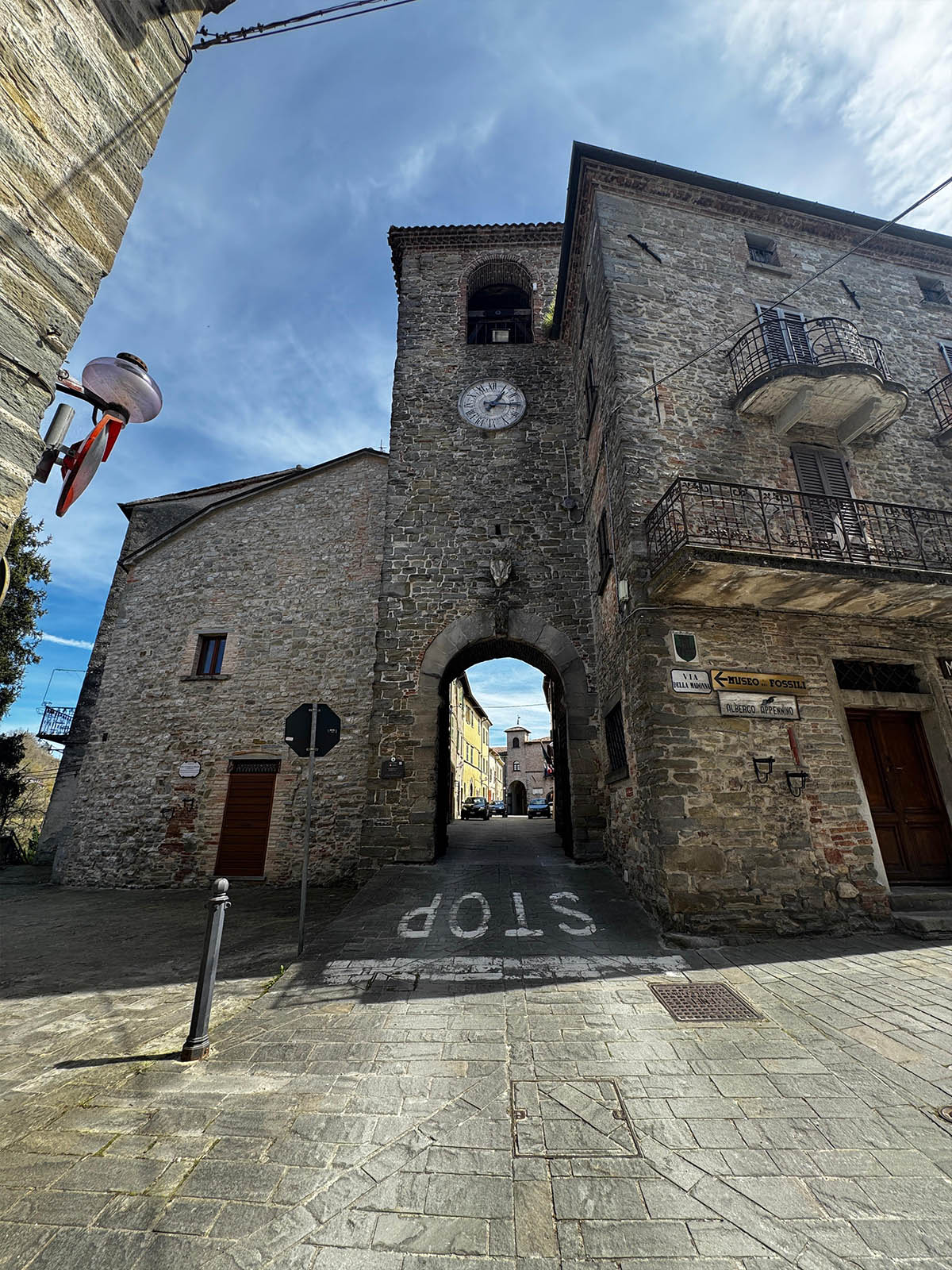 sandra-casa-vacanze-appartamento-ad-apecchio-pu-torre-orologio-2 sandra-casa-vacanze-appartamento-ad-apecchio-pu-torre-orologio-2
